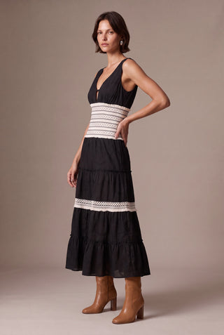 Dress Pavia Preto — pose